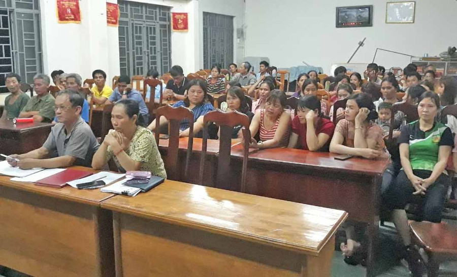 Hội nghị lấy ý kiến nhận xét và tín nhiệm của cử tri làng Glung B (xã Ia Ake) với những người ứng cử đại biểu HĐND các cấp. Ảnh: Anh Huy Hội nghị lấy ý kiến nhận xét và tín nhiệm của cử tri làng Glung B (xã Ia Ake) với những người ứng cử đại biểu HĐND các cấp. Ảnh: Anh Huy