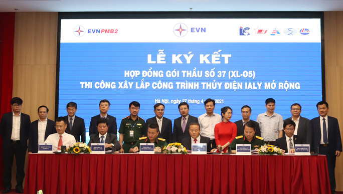 Các bên ký kết Hợp đồng Gói thầu 37 thi công xây lắp công trình Dự án Nhà máy thủy điện Ialy mở rộng