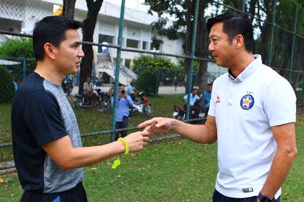 Lê Huỳnh Đức và Kiatisak sẽ có cuộc đấu trí rất thú vị trên cương vị HLV. Ảnh: Quang Thịnh.