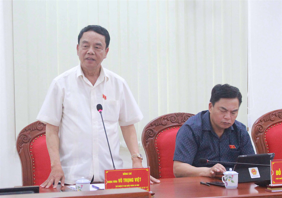 Thượng tướng Võ Trọng Việt-Chủ nhiệm Ủy ban Quốc phòng-An ninh, Phó trưởng Tiểu ban Thường trực Tiểu ban ANTT và Y tế-Hội đồng Bầu cử quốc gia đánh giá cao công tác chuẩn bị bầu cử của tỉnh Gia Lai. Ảnh: Hồng Thi