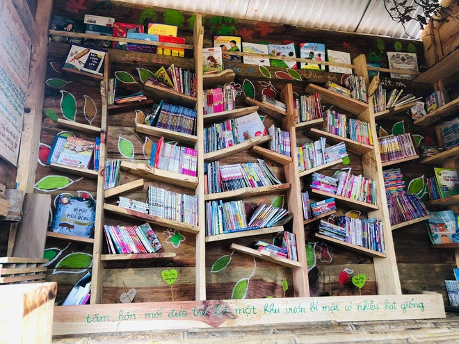 Thư viện mi ni do Nhã và những người bạn cùng nhau xây dựng dành cho trẻ em