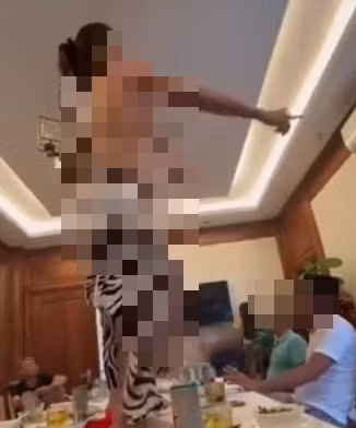 Hình trong clip khách ăn nhậu có tiếp viên nhảy múa lan truyền trên mạng. Ảnh: BTO