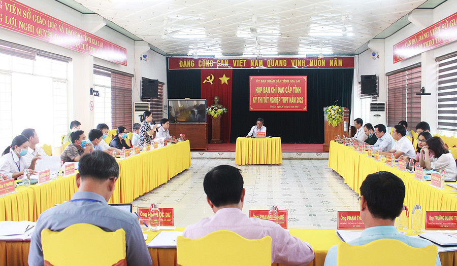 Ban Chỉ đạo cấp tỉnh kỳ thi tốt nghiệp THPT năm 2022 họp phiên thứ nhất. Ảnh: Mộc Trà Ban Chỉ đạo cấp tỉnh Kỳ thi tốt nghiệp THPT năm 2022 họp phiên thứ nhất. Ảnh: Mộc Trà