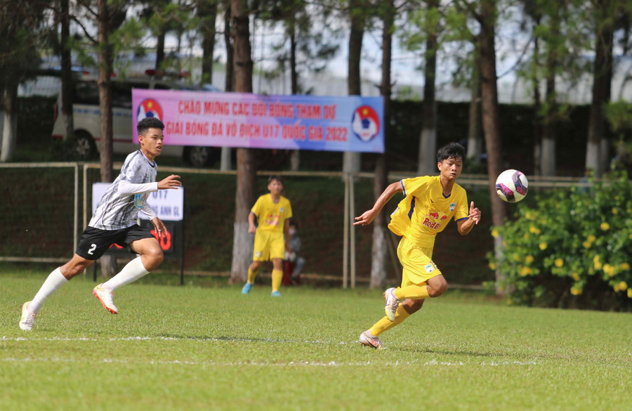 U17 HAGL (bìa phải) đã có trận hòa thứ 2 tại giải đấu. Ảnh: Văn Ngọc U17 HAGL (phải) đã có trận hòa thứ 2 tại giải đấu. Ảnh: Văn Ngọc