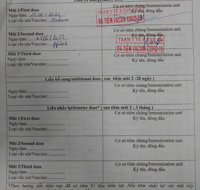 Giấy xác nhận đã tiêm vắc-xin Covid-19 của cháu N.T.D. ghi tiêm 2 loại vắc-xin. Giấy xác nhận đã tiêm vắc-xin Covid-19 của cháu N.T.D. ghi tiêm 2 loại vắc-xin.