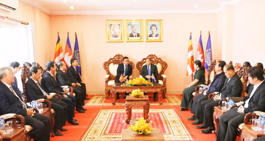 Quang cảnh buổi gặp mặt của đoàn cán bộ cấp cao của tỉnh Gia Lai với tỉnh Stung Treng. Ảnh: Quang Tấn