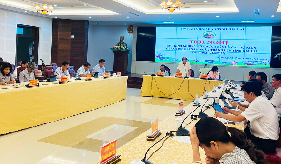 Chủ tịch UBND tỉnh Võ Ngọc Thành đề nghị khắc phục những hạn chế trong công tác tổ chức Tuần lễ các sự kiện để chuẩn bị cho các chương trình lớn sắp tới. Ảnh: Lam Nguyên