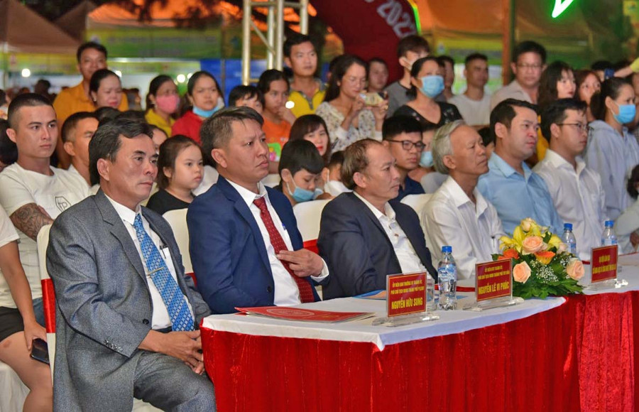 Các đại biểu dự lễ bế mạc. Ảnh: Đức Thụy