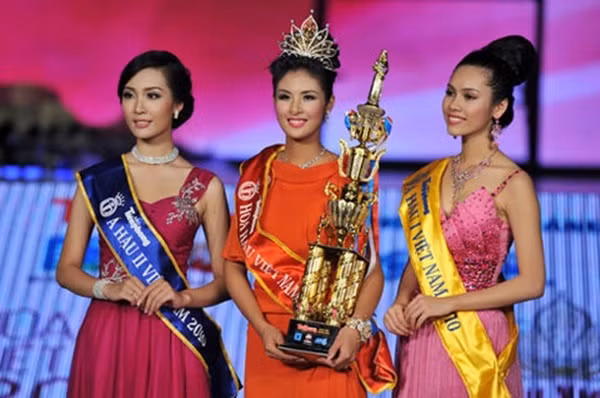 Hoa hậu Ngọc Hân trong đêm đăng quang. Ảnh: FBNV