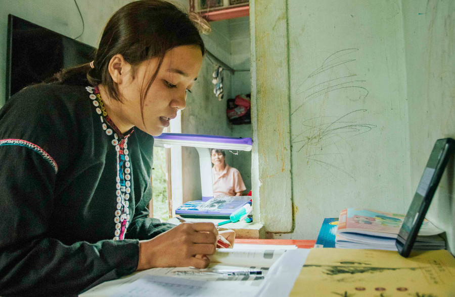 Hồ Thị Út, cô gái Vân Kiều thi đỗ vào Học viện Ngoại giao. Ảnh: Bá Cường