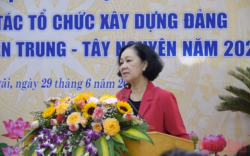 Đồng chí Trương Thị Mai phát biểu chỉ đạo tại hội nghị.