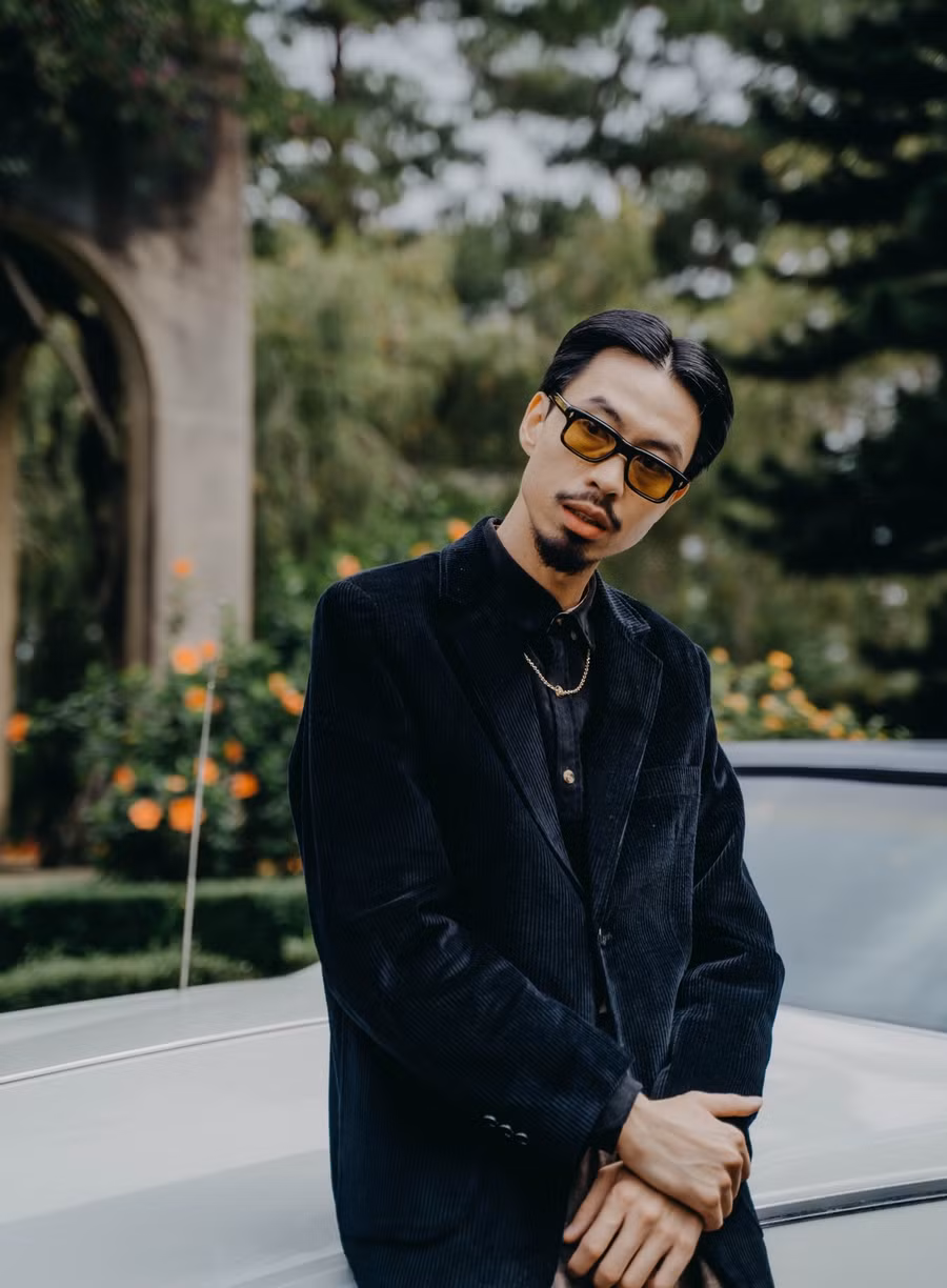 Phát hành vào ngày 11.6, Ai muốn nghe không là sáng tác thuộc dự án Lộn xộn 5 của Đen. “Đây là dự án âm nhạc để tôi thả lỏng, cứ viết những gì trong đầu mình suy nghĩ, viết cho đã tay thì thôi”, anh nói. Ảnh: NVCC