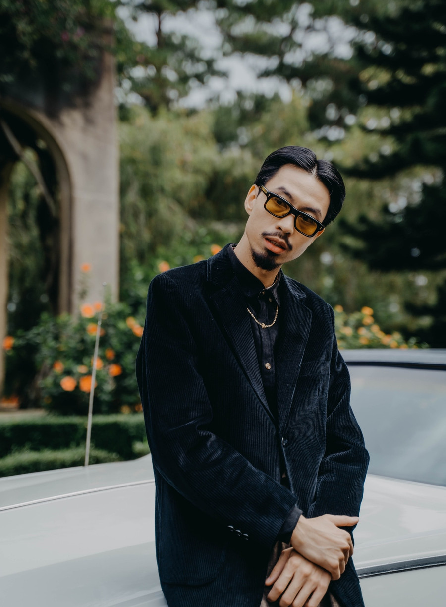 Phát hành vào ngày 11.6, Ai muốn nghe không là sáng tác thuộc dự án Lộn xộn 5 của Đen. “Đây là dự án âm nhạc để tôi thả lỏng, cứ viết những gì trong đầu mình suy nghĩ, viết cho đã tay thì thôi”, anh nói. Ảnh: NVCC