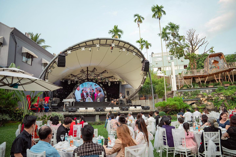  Quang cảnh một tiệc cưới tại Trung tâm Hội nghị tiệc cưới Century Gia Lai. Ảnh: SƠN CA