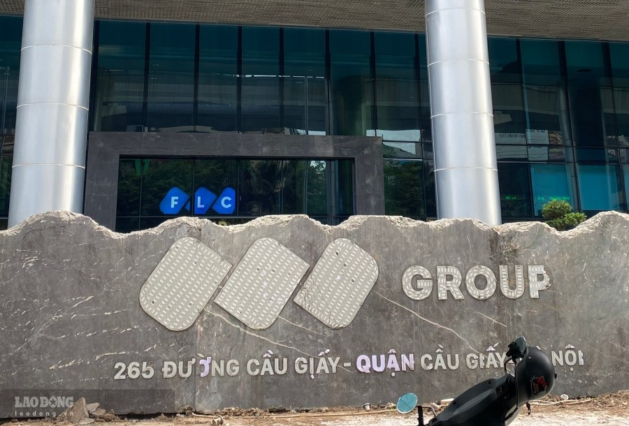 Toà nhà nay đã công khai đổi chủ. Ảnh: L.Hương