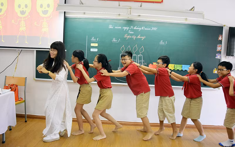 Một giờ sinh hoạt ngoại khóa tại Trường tiểu học Lý Thái Tổ, thành phố Hà Nội.