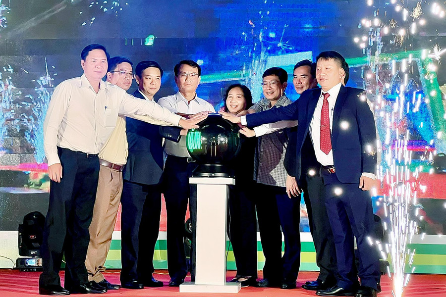 Khai hội du lịch kết nối Tuy Hòa-Pleiku ảnh 1 Lãnh đạo 2 TP. Tuy Hòa và Pleiku khởi động ngày hội kết nối du lịch. Ảnh: Đức Thụy