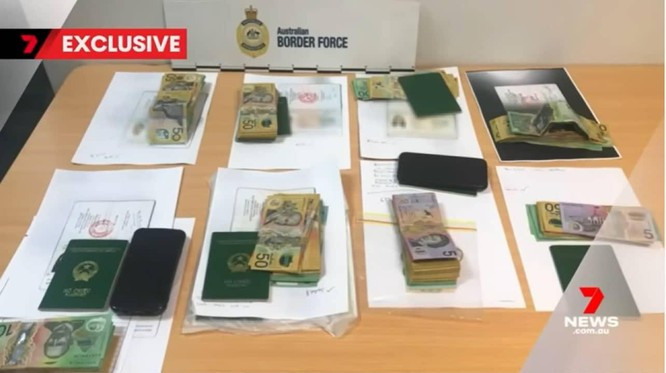  Hình ảnh từ bản tin của 7News cho thấy hiện vật thu giữ ở sân bay - Ảnh cắt từ clip