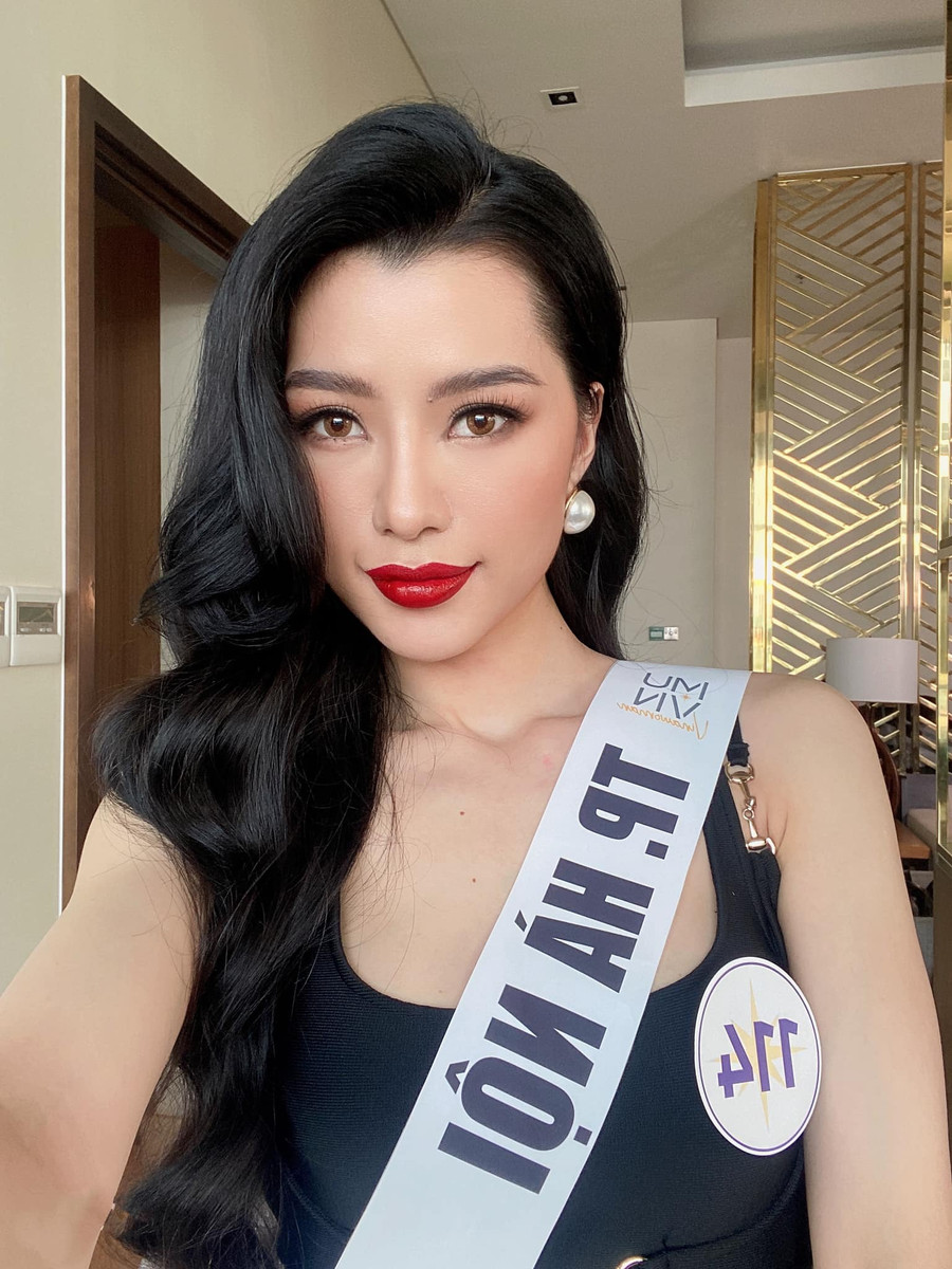  Hoàng Thị Nhung đang là ứng viên được đánh giá cao tại cuộc thi Hoa hậu Hoàn vũ Việt Nam 2022. Cô sở hữu vẻ đẹp sắc sảo, có nét giống với Phạm Hương. Bên cạnh đó, nữ thí sinh có ngoại hình nóng bỏng với chiều cao 1,79m, số đo ba vòng 85-61,5-97. Ảnh: FBNV