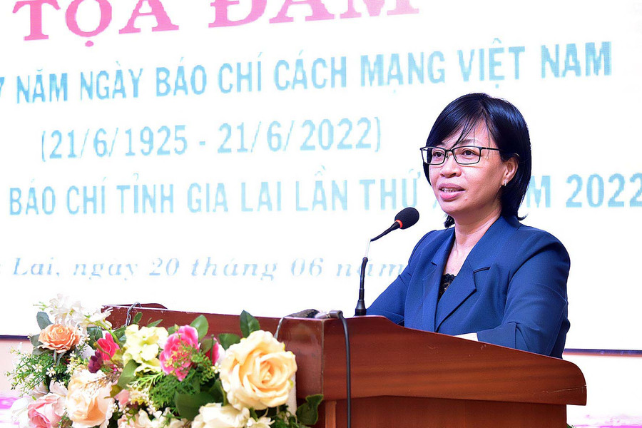 Phó Chủ tịch UBND tỉnh Nguyễn Thị Thanh Lịch phát biểu tại lễ tọa đàm Ngày Báo chí cách mạng Việt Nam. Ảnh: Đức Thụy