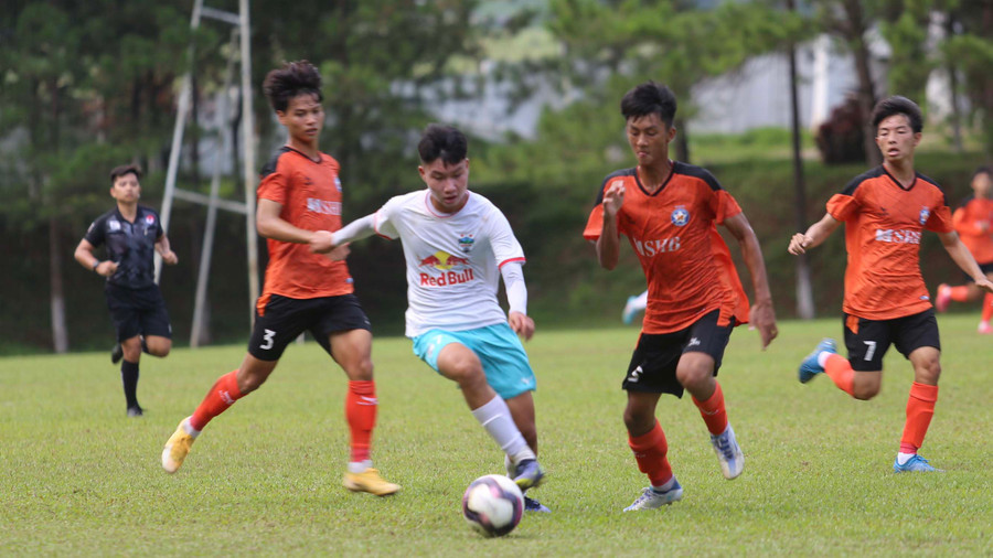 Trận đấu đã diễn ra hấp dẫn với chất lượng chuyên môn cao. Ảnh: Văn Ngọc