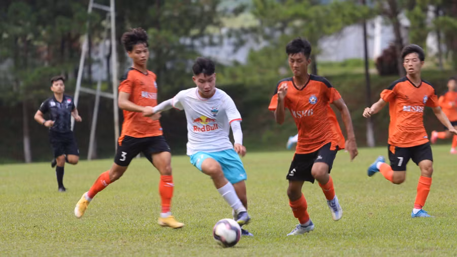 Trận đấu đã diễn ra hấp dẫn với chất lượng chuyên môn cao. Ảnh: Văn Ngọc