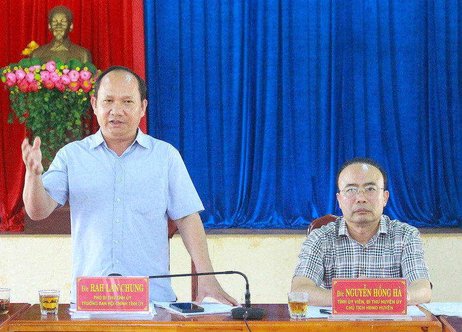 Phó Bí thư Tỉnh ủy Rah Lan Chung phát biểu chỉ đạo tại buổi làm việc với hệ thống chính trị xã Kông Htok (huyện Chư Sê). Ảnh: Mộc Trà Phó Bí thư Tỉnh ủy Rah Lan Chung phát biểu chỉ đạo tại buổi làm việc với hệ thống chính trị xã Kông Htok (huyện Chư Sê). Ảnh: Mộc Trà