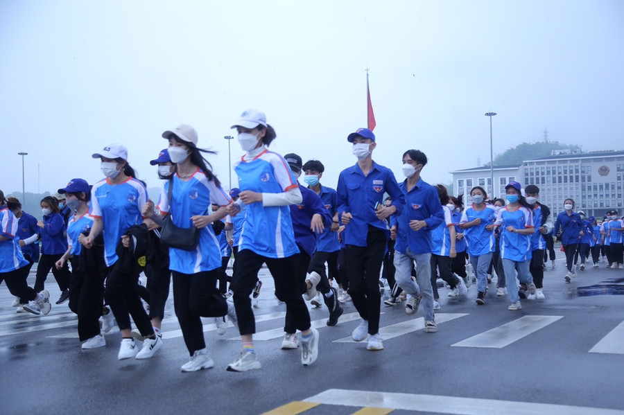 Chương trình “Những bước chân vì cộng đồng” đã thu hút đông đảo thanh niên tham gia. Chương trình “Những bước chân vì cộng đồng” đã thu hút đông đảo thanh niên tham gia