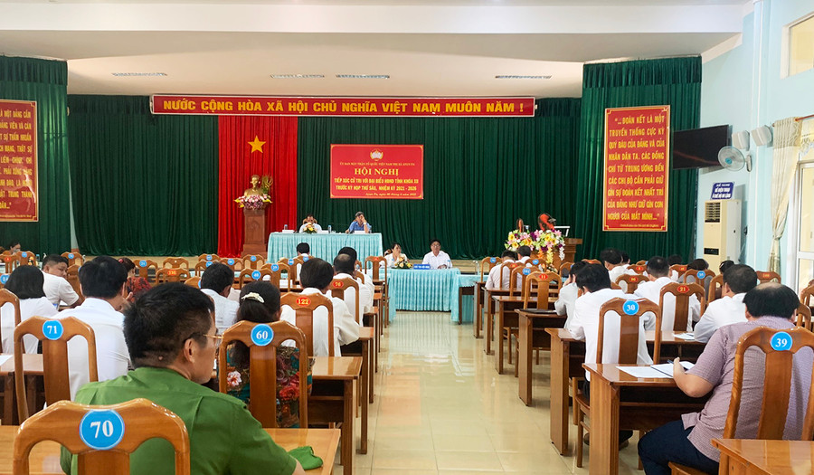 Quang cảnh hội nghị tiếp xúc cử tri của tổ đại biểu HĐND tỉnh-đơn vị thị xã Ayun Pa. Ảnh: Vũ Chi Quang cảnh hội nghị tiếp xúc cử tri của HĐND tỉnh-đơn vị thị xã Ayun Pa. Ảnh: Vũ Chi