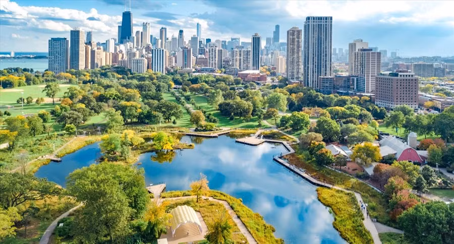 Có nhiều góc tuyệt đẹp và giá rẻ để ngắm thành phố từ xa.