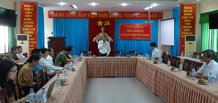 Buổi họp tại Sở GD-ĐT tỉnh Quảng Ngãi. Ảnh: Phạm Anh Buổi họp tại Sở GD-ĐT tỉnh Quảng Ngãi. Ảnh: Phạm Anh