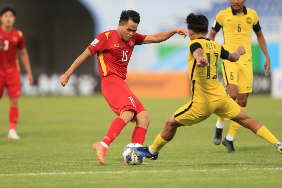 U.23 Việt Nam áp đảo trước Malaysia. Ảnh: Phúc Thắng