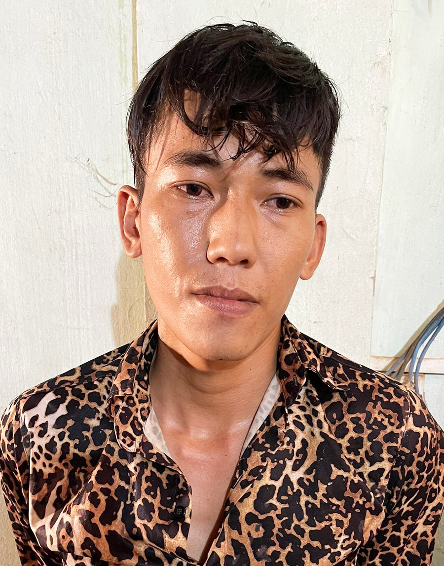 Đối tượng Trần Nguyên Anh tại Cơ quan Cảnh sát Điều tra Công an huyện Ia Grai. Ảnh: Phương Lộc Đối tượng Trần Nguyên Anh (28 tuổi thường trú tại xã Ia Krái huyện Ia Grai) tại Cơ quan Cảnh sát Điều tra Công an huyện Ia Grai. Ảnh: Phương Lộc