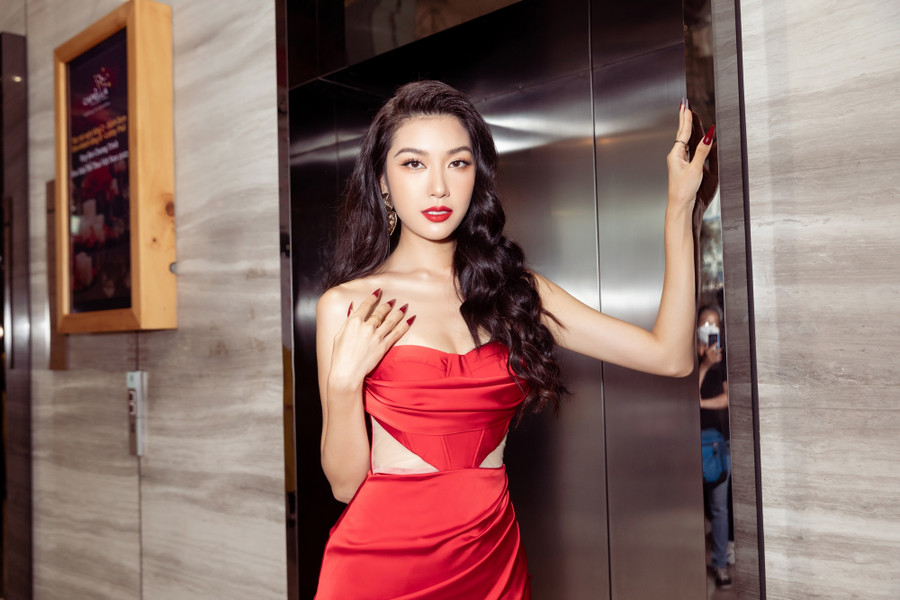 Á hậu Thúy Vân khoe dáng nuột nà sau khi sinh con. Ảnh: NVCC