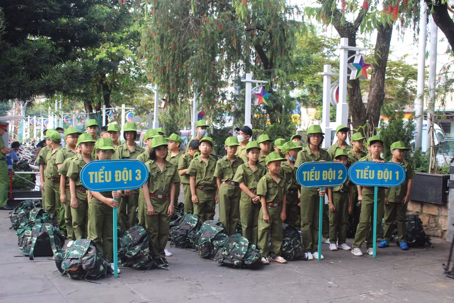Tham gia chương trình Học làm chiến sĩ công an có 38 thiếu nhi. Ảnh: Phan Lài