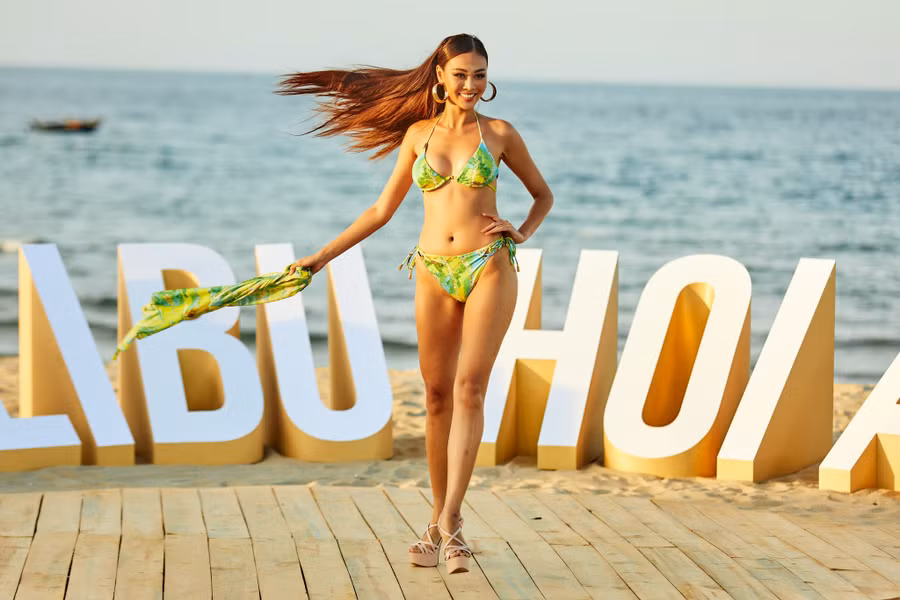 Trần Tuyết Như sở hữu hình thể nóng bỏng cùng kỹ năng trình diễn tốt do hoạt động người mẫu lâu năm. Cô cao 1,7m, số đo ba vòng 83,5-61,5-92, nặng 50kg. Người đẹp đến từ Thái Bình gây ấn tượng bởi gương mặt sắc sảo, thần thái cuốn hút khi catwalk 