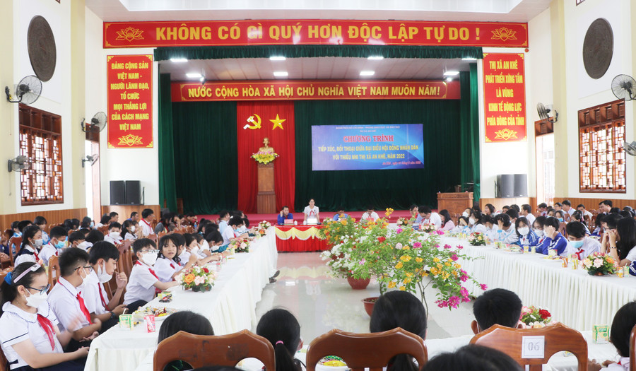 Quang cảnh buổi tiếp xúc. Ảnh: Ngọc Minh  Quang cảnh buổi tiếp xúc. Ảnh: Ngọc Minh