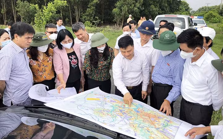  Đoàn Ủy ban Kinh tế của Quốc hội khảo sát thực địa dự án đường cao tốc Biên Hòa-Vũng Tàu.