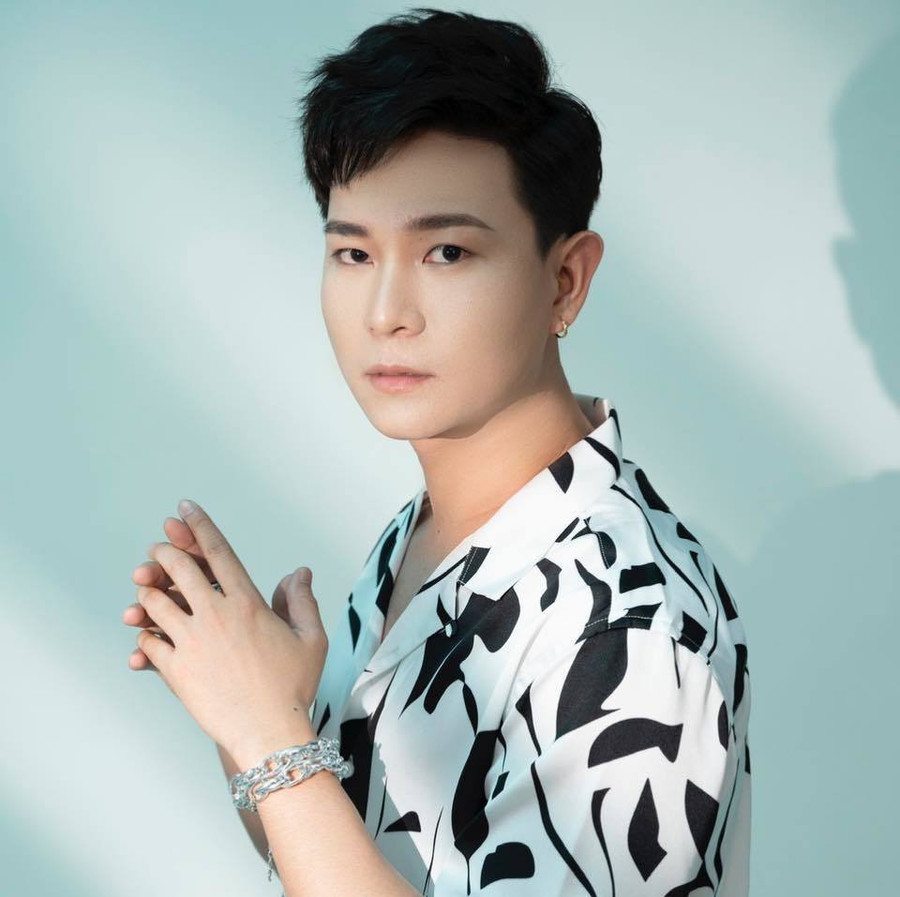 Đinh Tùng Huy - người thể hiện ca khúc "Ai chung tình được mãi" theo ủy quyền của ACV Entertaiment. (Ảnh: FBNV) Đinh Tùng Huy - người thể hiện ca khúc