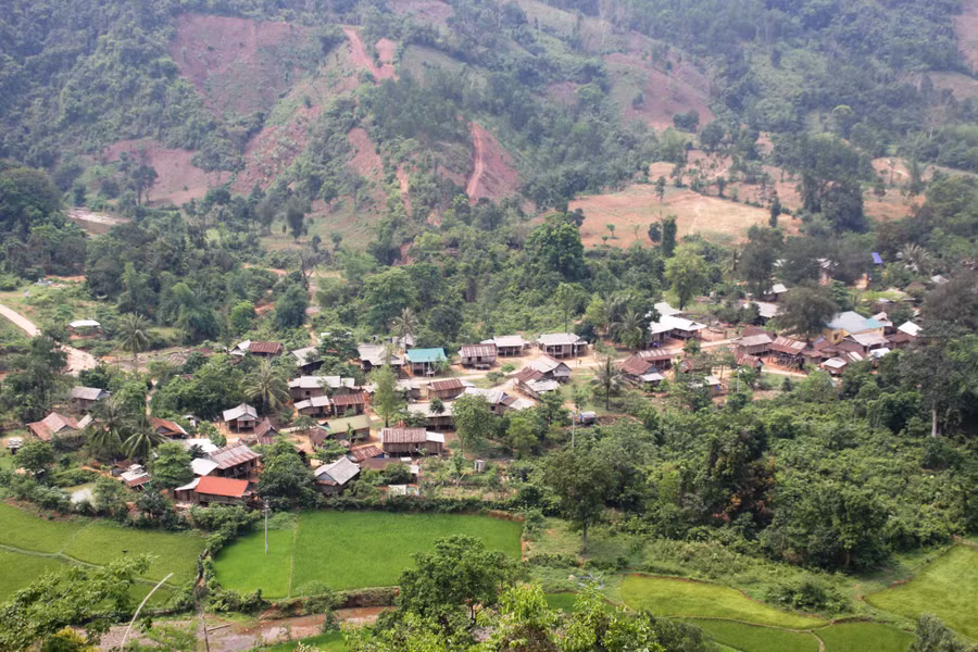 Một bản làng Vân Kiều xinh xắn ở xã Đakrông (H.Đakrông, Quảng Trị). Ảnh: Nguyễn Phúc