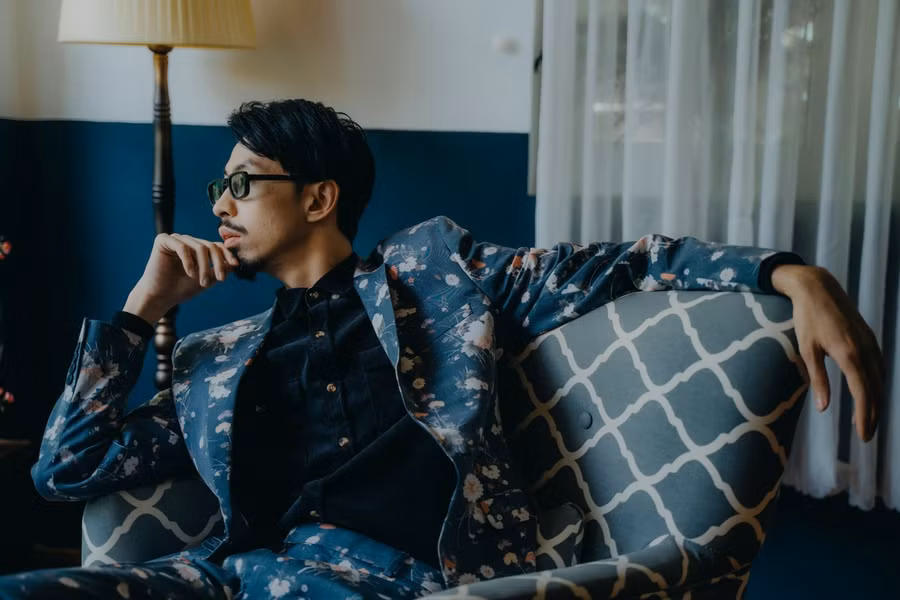 Những MV giành top 1 trending YouTube Việt Nam của Đen Vâu là: Bài này chill phết, Hai triệu năm, Lối nhỏ, Làm gì phải hốt, Một triệu like, Trời hôm nay nhiều mây cực, Đi về nhà, Cho mình em, Trốn tìm, Mang tiền về cho mẹ, Đi trong mùa hè, Ai muốn nghe không...Ảnh: NVCC