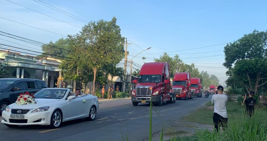 Dàn xe đầu kéo container với màu chủ đạo là đỏ. Ảnh: NVCC