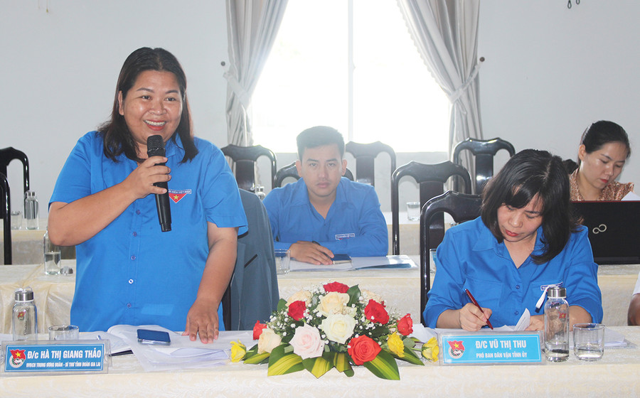 Bí thư Tỉnh Đoàn Hà Thị Giang Thảo phát biểu tại hội nghị giao ban công tác Đoàn và phong trào thanh thiếu nhi cụm Tây Nguyên 6 tháng đầu năm 2022. Ảnh: Phan Lài