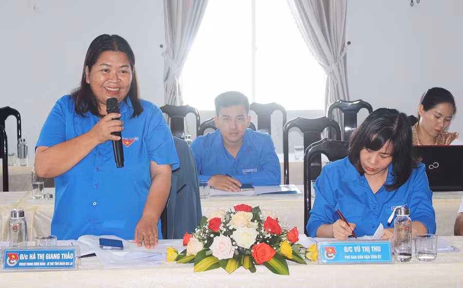 Bí thư Tỉnh Đoàn Hà Thị Giang Thảo phát biểu tại hội nghị giao ban công tác Đoàn và phong trào thanh thiếu nhi cụm Tây Nguyên 6 tháng đầu năm 2022. Ảnh: Phan Lài