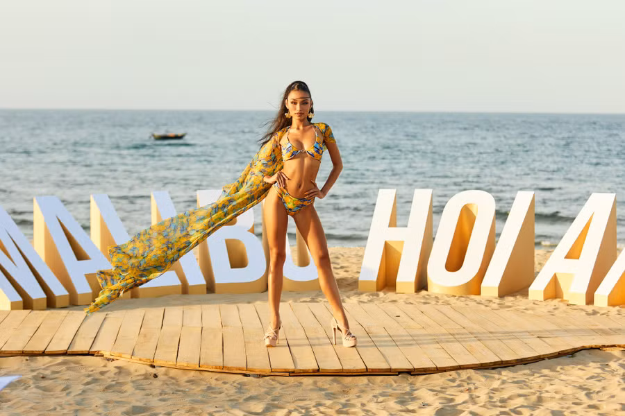 Dù là gương mặt mới song Ngô Bảo Ngọc có phần thể hiện tốt và ghi tên mình vào top 5 phần thi này. Cô có những bước catwalk tự tin cùng hình thể nóng bỏng. Người đẹp đến từ TP.HCM cao 1,74m, số đo ba vòng 82-61,5-93. Nhiều khán giả đánh giá rằng nữ thí sinh là ứng viên mạnh để cạnh tranh danh hiệu Người đẹp biển cùng Hoàng Phương 