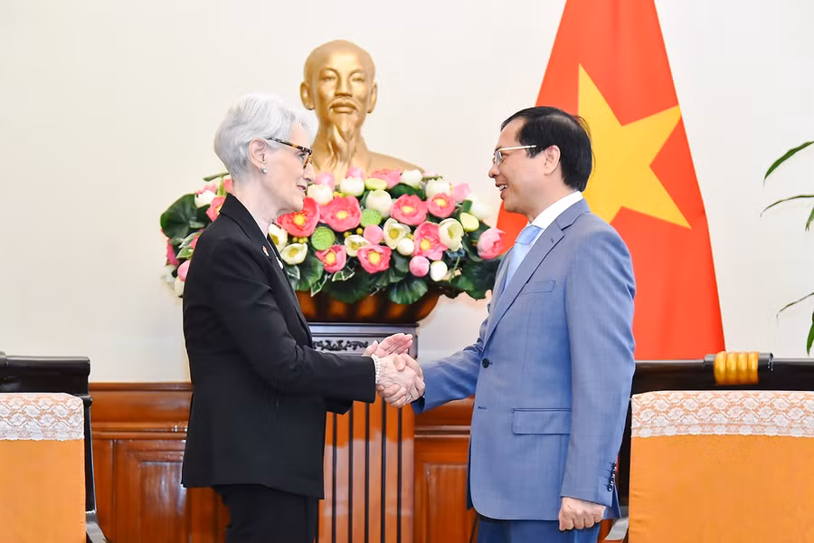 Thứ trưởng Ngoại giao Mỹ Wendy Sherman trong cuộc gặp với Bộ trưởng Bộ Ngoại giao Bùi Thanh Sơn. Ảnh: BNG