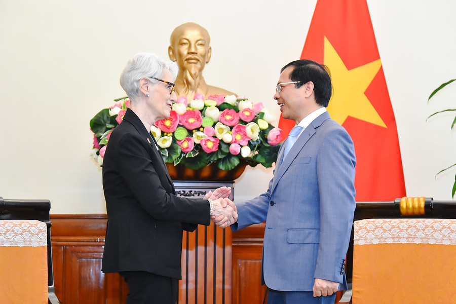 Thứ trưởng Ngoại giao Mỹ Wendy Sherman trong cuộc gặp với Bộ trưởng Bộ Ngoại giao Bùi Thanh Sơn. Ảnh: BNG