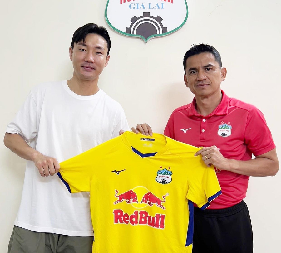  Ahn Sae-hee được kỳ vọng sẽ thay thế người đồng hương Kim Dong-su trong đội hình của huấn luyện viên Kiatisak. Ảnh: CLB Hoàng Anh Gia Lai