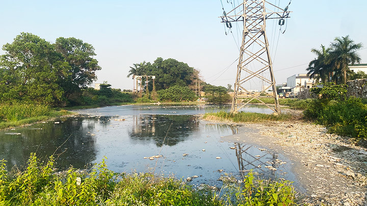 Hồ nước thải lớn tại cụm công nghiệp Phong Khê II (Phong Khê, Bắc Ninh).