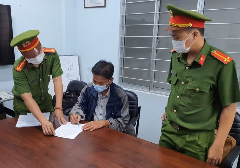 Giám đốc CDC Khánh Hòa chi lại cho bị can Huy 30 triệu đồng tiền hoa hồng. Ảnh VKS